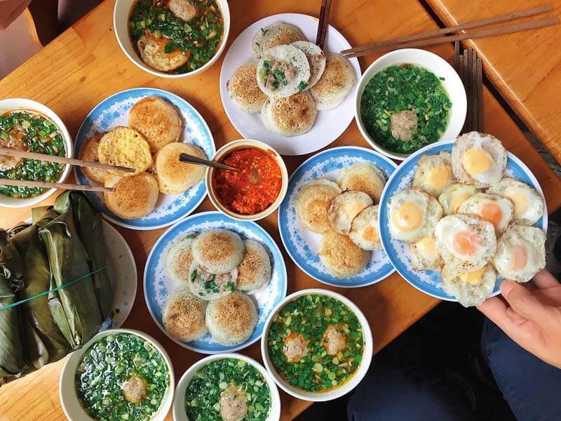 Bánh căn Nhà Chung – Quán ăn vặt nổi tiếng ở Đà Lạt
