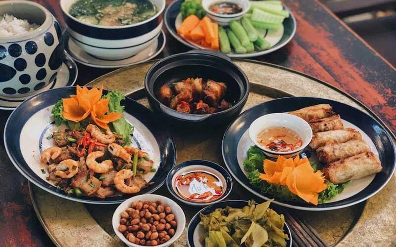 Quán ăn trưa chất lượng Bình Dương Hương Việt
